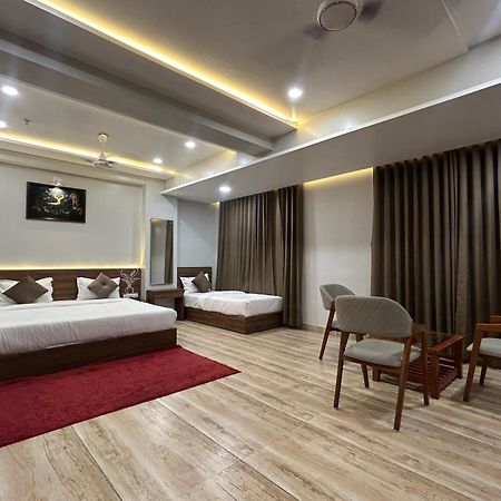 Hotel Holiday Icon Dwārka エクステリア 写真