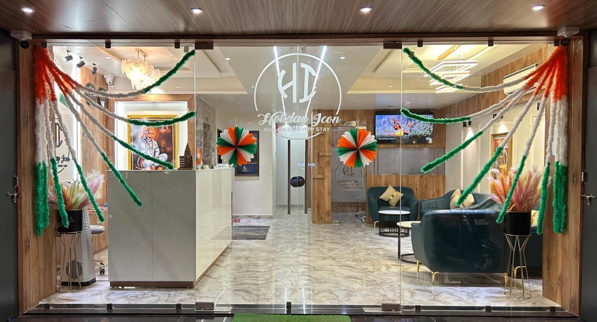 Hotel Holiday Icon Dwārka エクステリア 写真