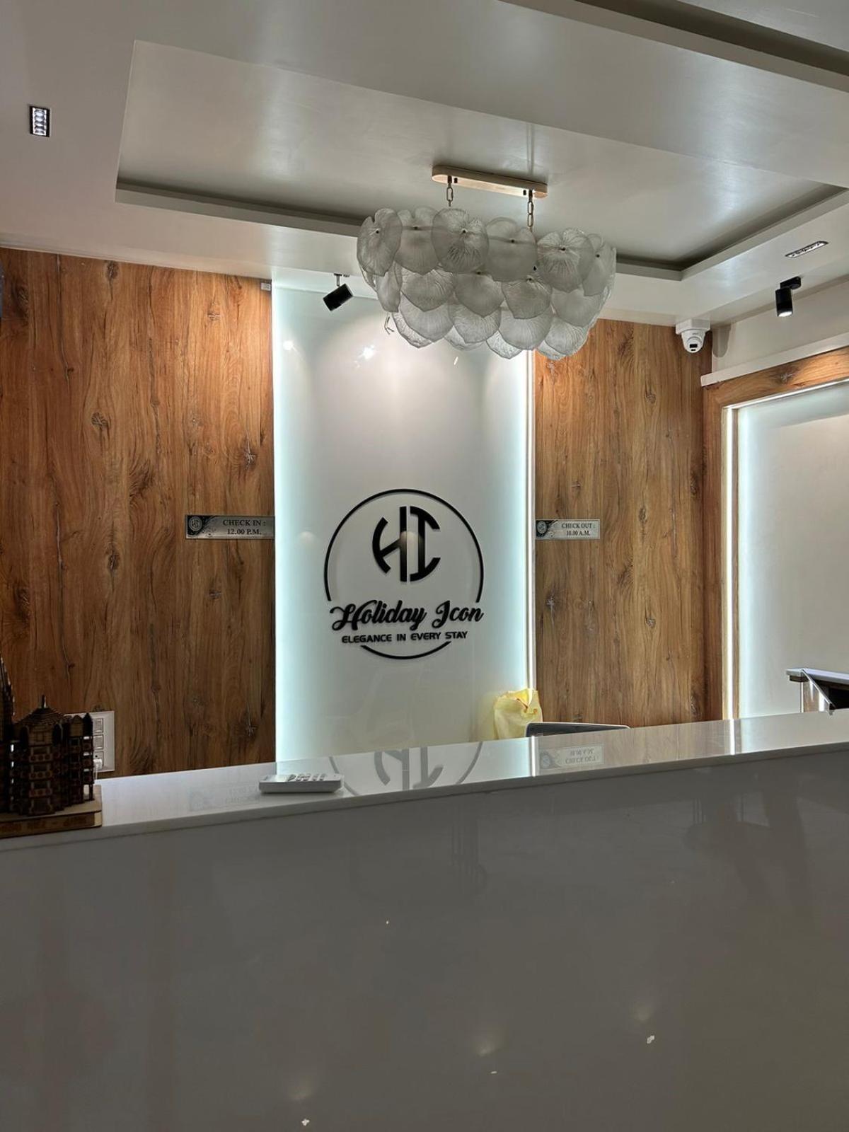 Hotel Holiday Icon Dwārka エクステリア 写真